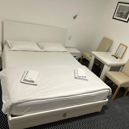 투즐라 Pansion Kipovi B&B 외부 사진