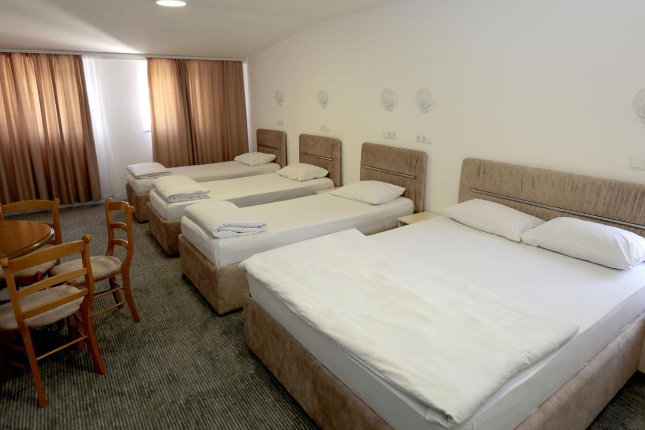 투즐라 Pansion Kipovi B&B 외부 사진