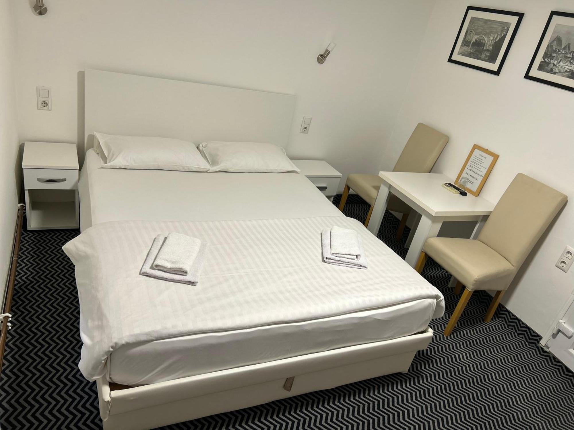 투즐라 Pansion Kipovi B&B 외부 사진