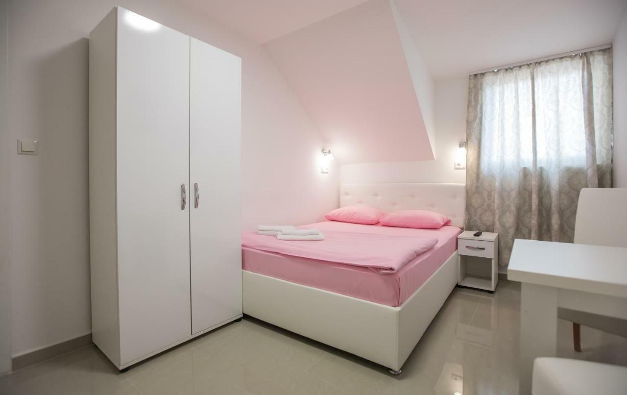 투즐라 Pansion Kipovi B&B 외부 사진