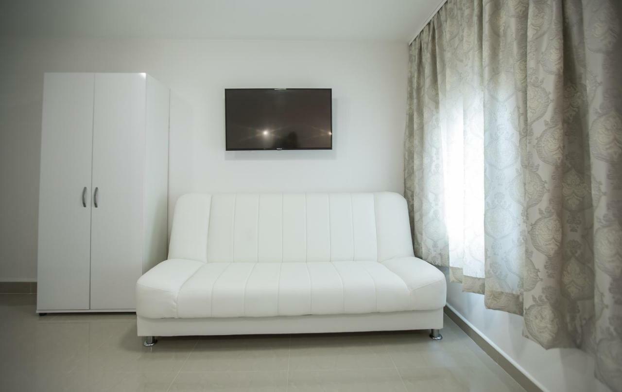 투즐라 Pansion Kipovi B&B 외부 사진