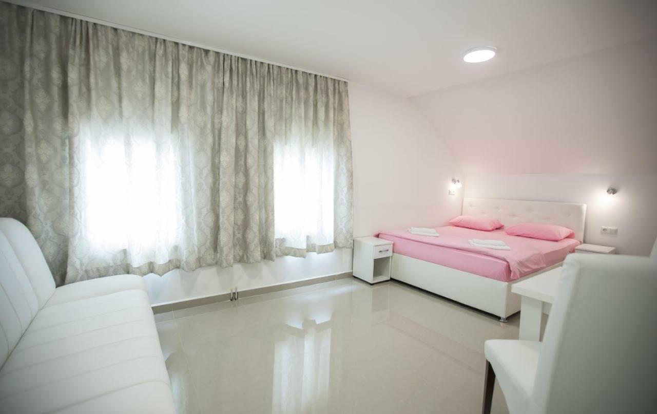 투즐라 Pansion Kipovi B&B 외부 사진