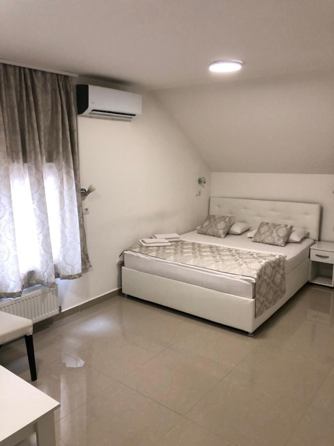 투즐라 Pansion Kipovi B&B 외부 사진